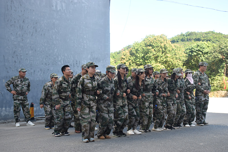 银河集团(galaxy)园区党委举办了以“不忘初心·牢记使命”为主题的主题党日活动